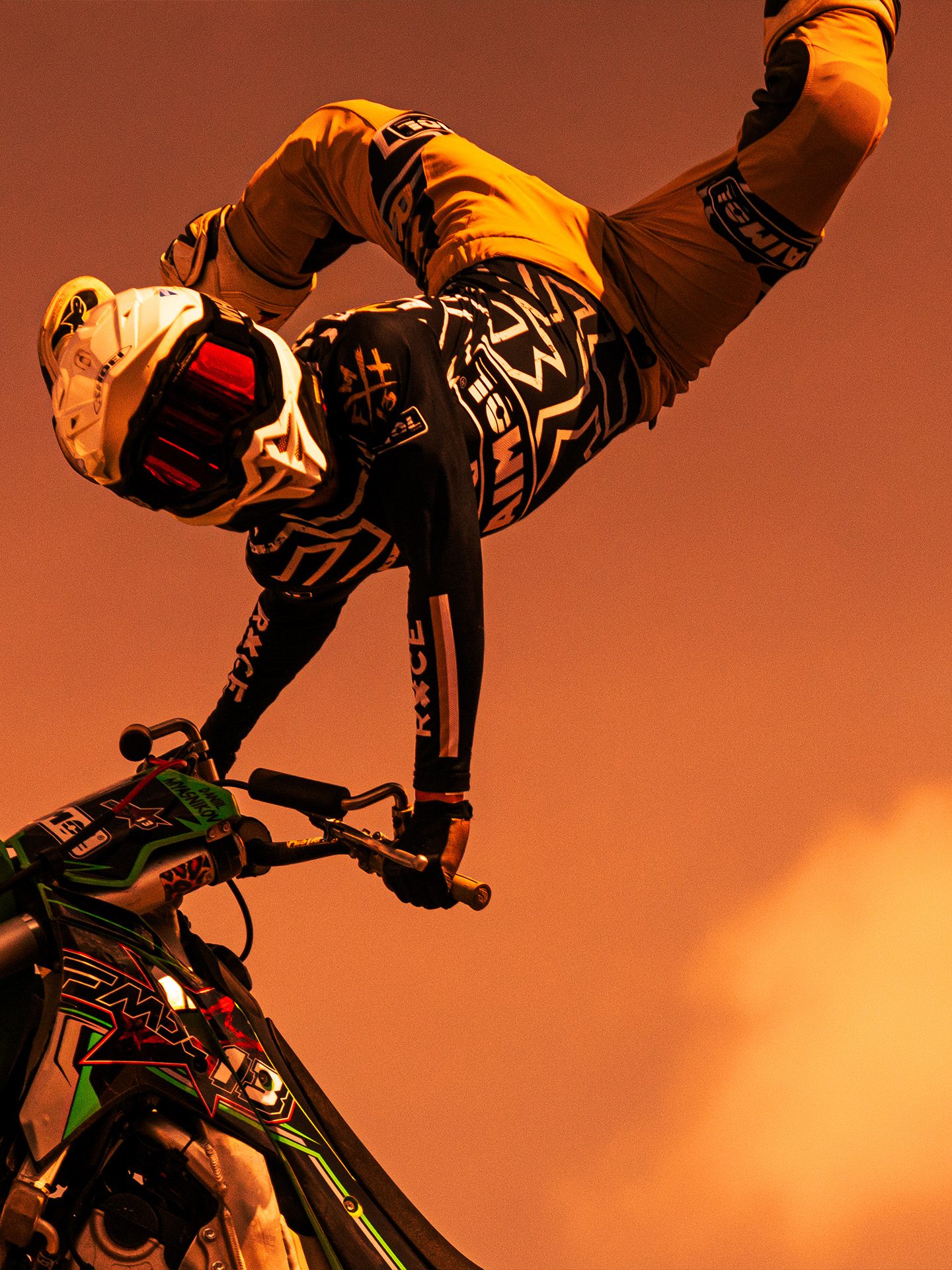 ДАНИЛ МЯСНИКОВ